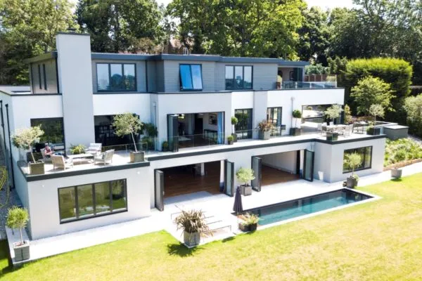 Aluminium coping on house