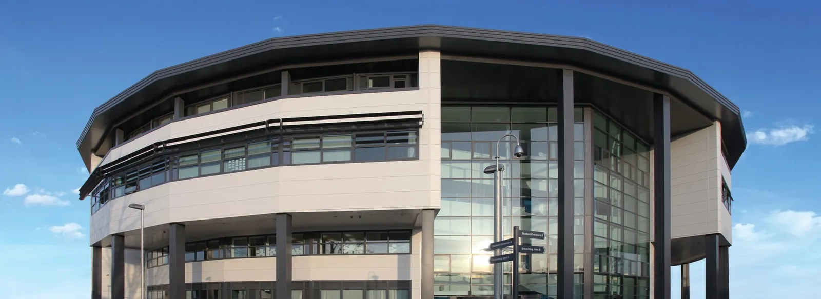 Aluminium_capping_coping_hammersmith_academy